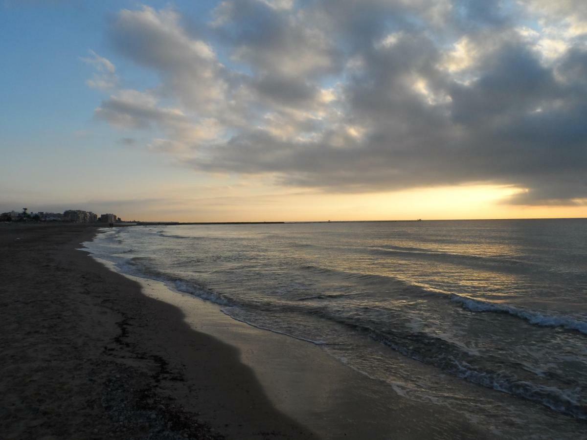 Casa Con Jardin Frente Playa De Burriana Βίλα Εξωτερικό φωτογραφία